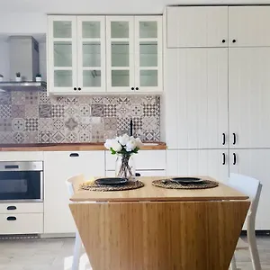 beautiful-apartment-stylish-village-house-center-cadaques.catalonia-hotels.com/